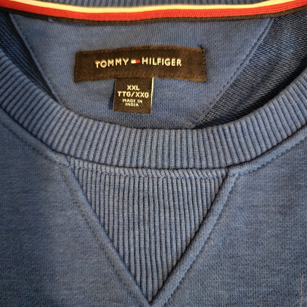 Men's crewneck